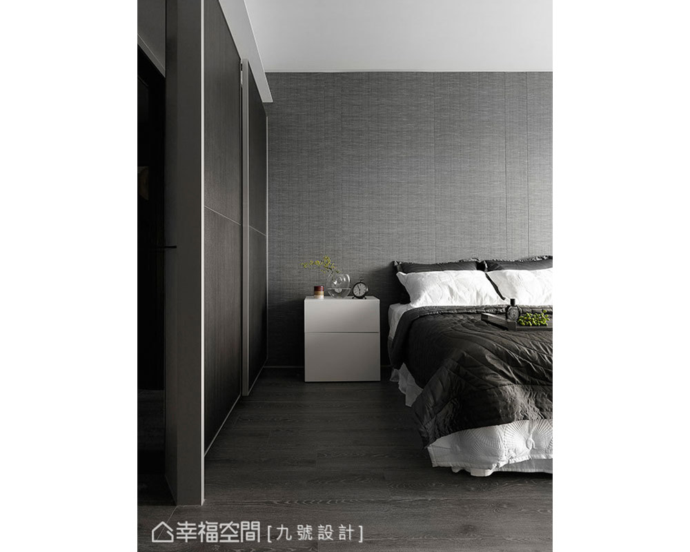 二居 现代 卧室图片来自幸福空间在低彩度铺陈 175平简约个性宅的分享