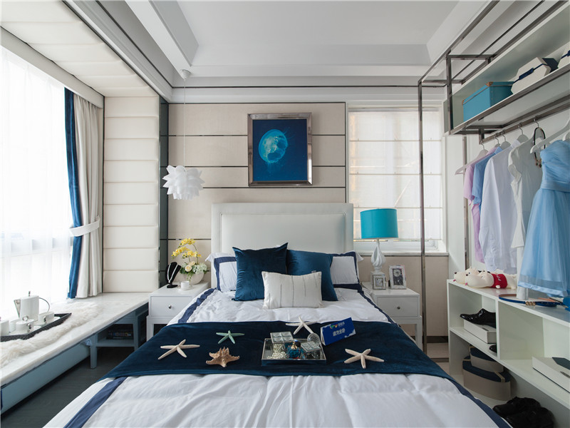 简约 三居 公寓 大户型 四居 80后 小资 白领 卧室图片来自高度国际姚吉智在135平米简约时尚个性蓝色海洋的分享