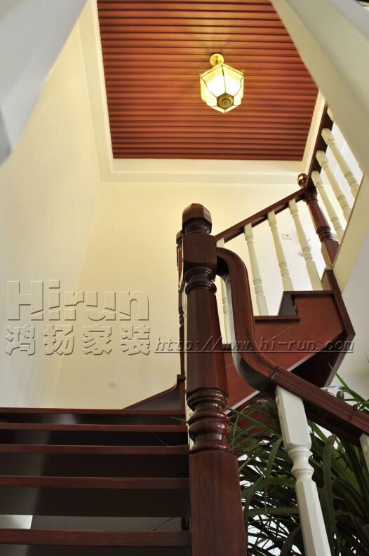 楼梯图片来自鸿扬家装武汉分公司在绿地名邱公馆494-鸿扬家装的分享