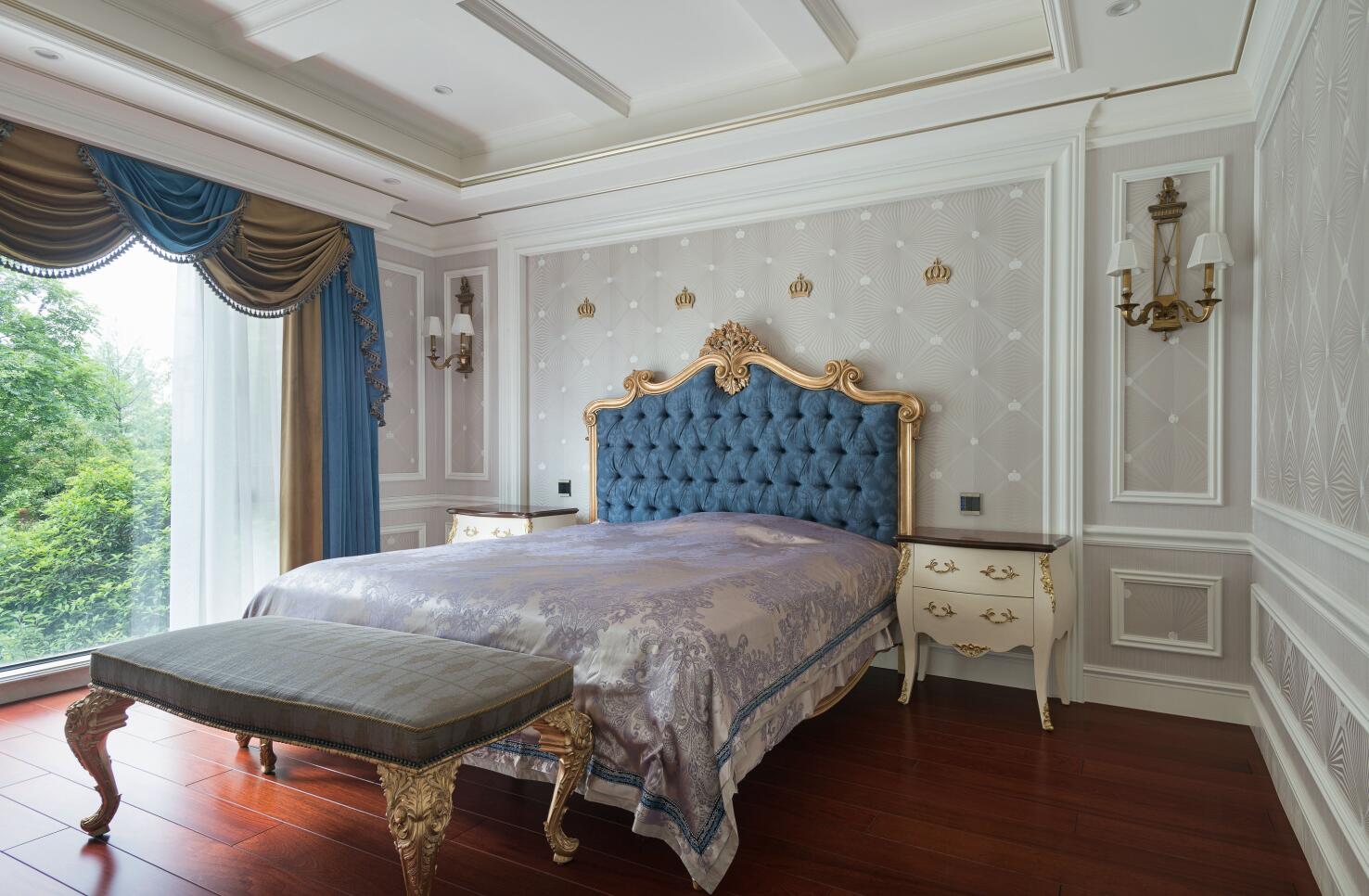 别墅 古典 腾龙设计 卧室图片来自腾龙设计在提香别墅装修欧式风格尽显典雅风的分享