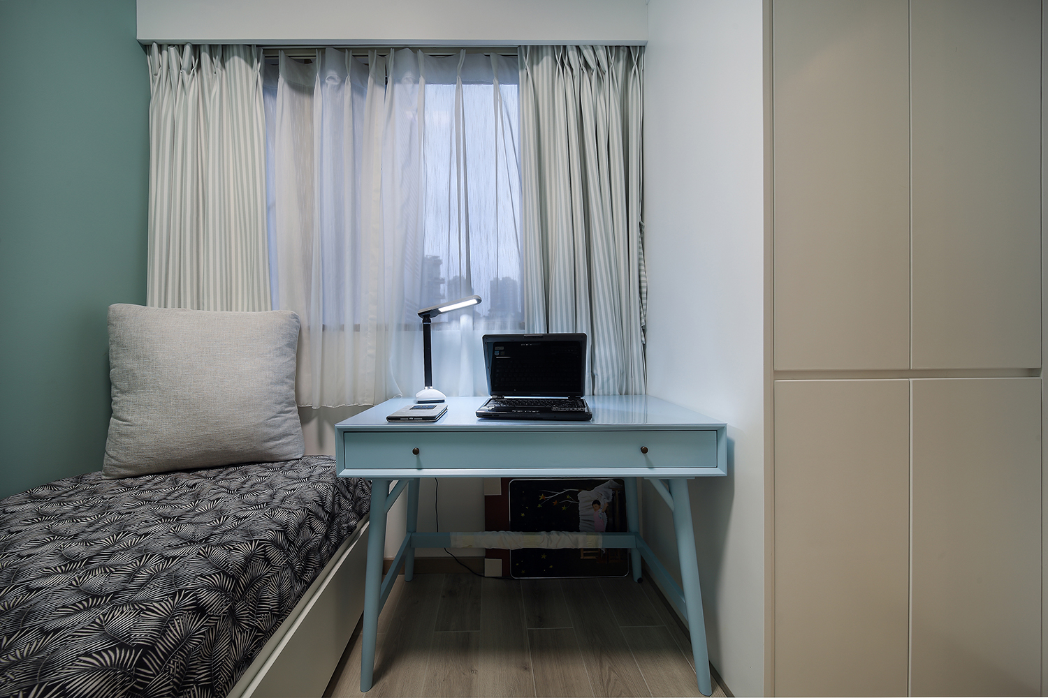 三居 白领 收纳 80后 卧室图片来自漾设计在漾设计-父亲的礼物-深圳华润城的分享