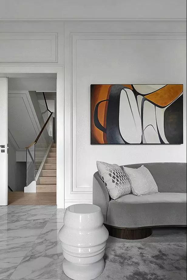 客厅图片来自圣奇凯尚室内设计工作室在龙樾华府案例的分享