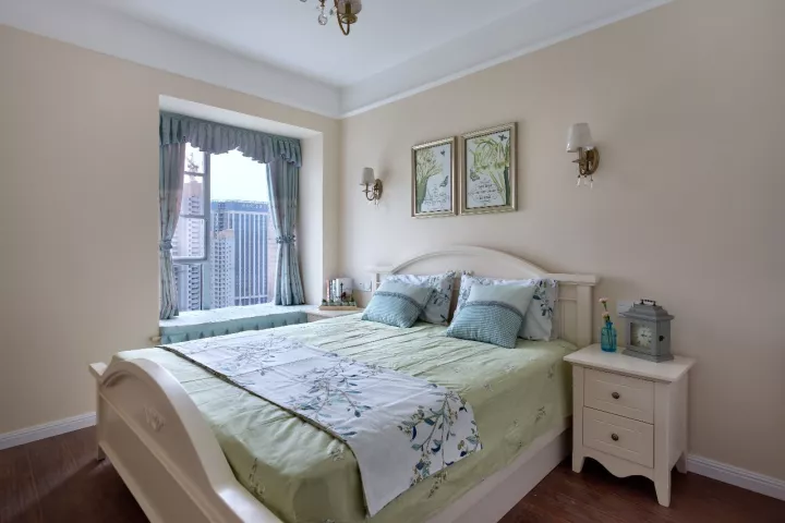 80后 二居 卧室图片来自甘肃紫苹果装饰在兰州金华苑88㎡现代美式装修案例的分享