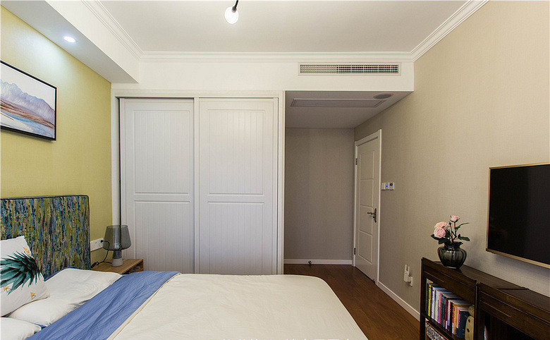 卧室图片来自家装大管家在105平美式混搭3居 最美还是家里的分享