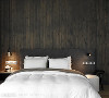 简约内敛的线条与色度，搭配实木墙与绷布的结合，营造出舒眠卧室气质。