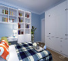 主卧室与次卧室的设计与整体设计相统一，也以简洁舒适为主。简约的双人床与床头柜，再搭配上具有储物功能的衣柜，整体空间简洁明亮极具现代感。儿童房采用的蓝灰色乳胶漆以营造一种滑块向上的气氛