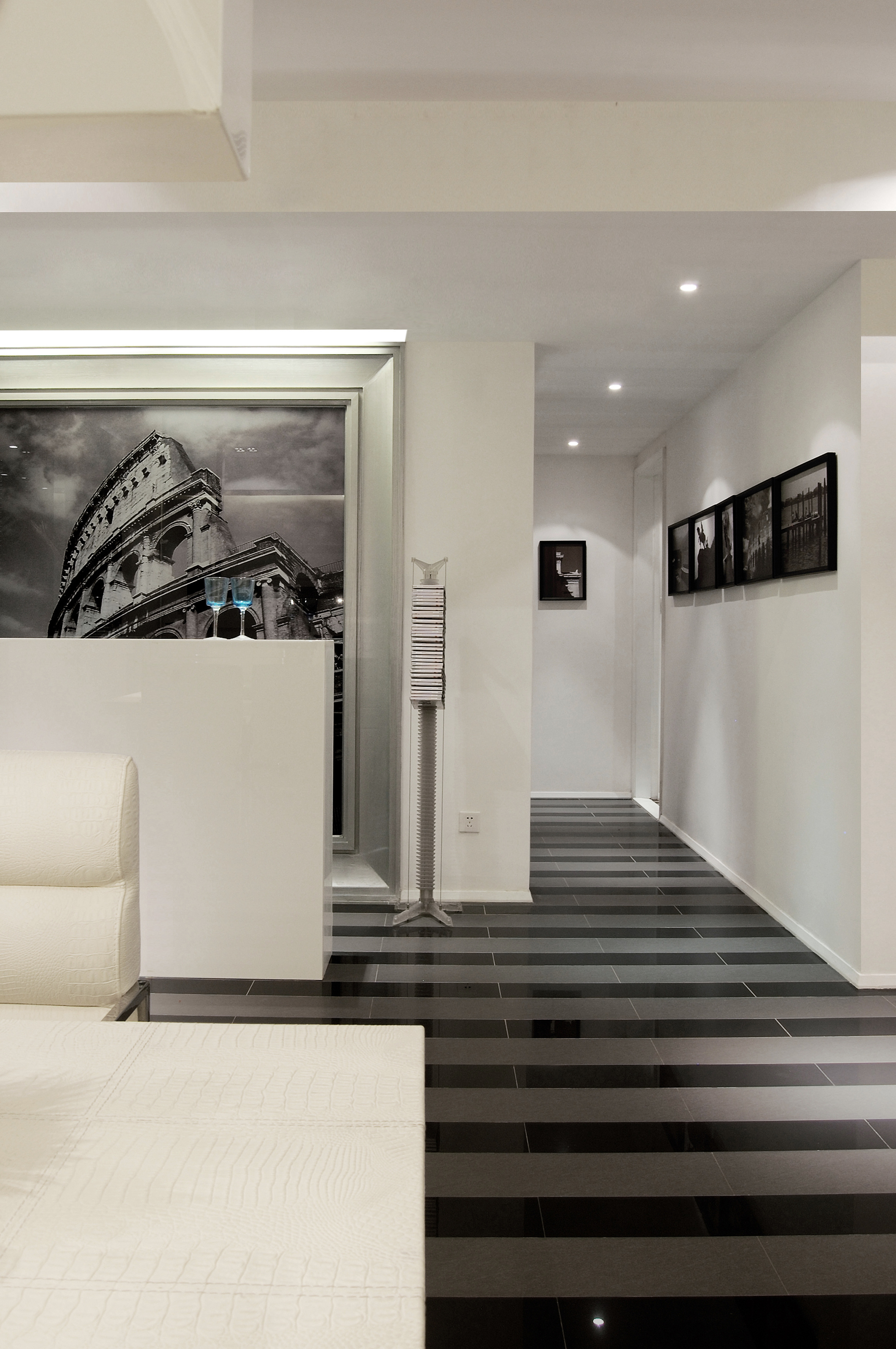 四居 峰光无限 客厅图片来自西安峰光无限装饰在普华浅水湾四风居159平现代简约的分享