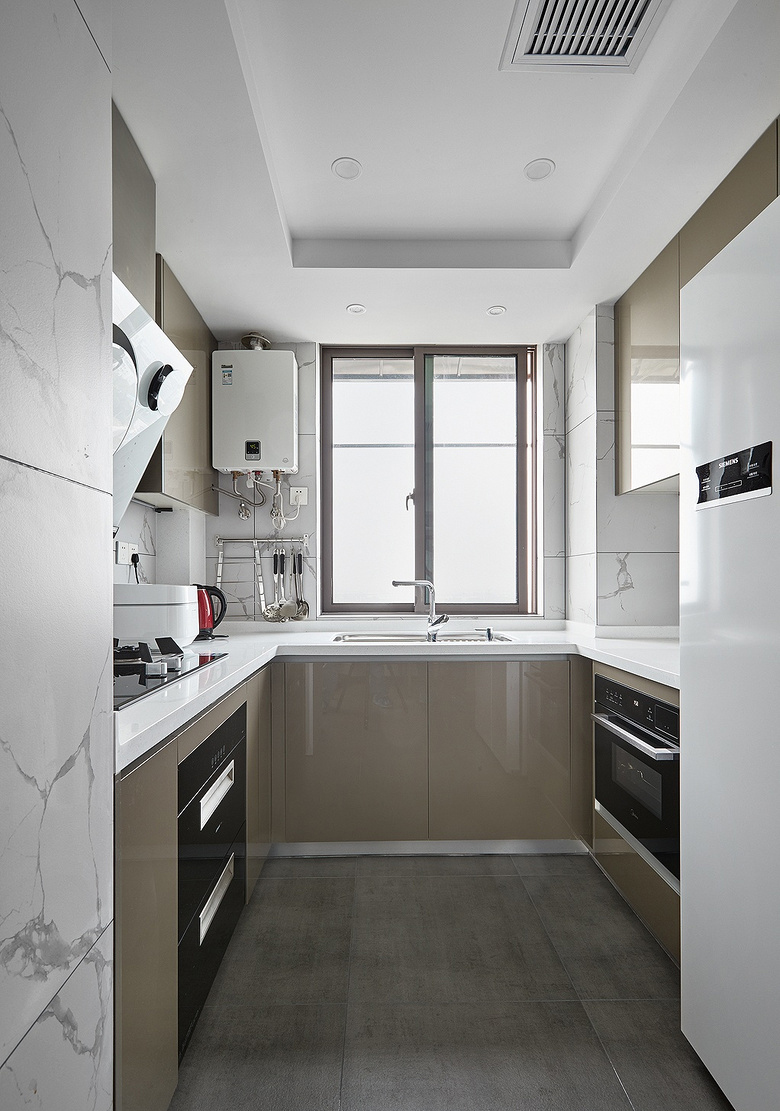 厨房图片来自家装大管家在轻松惬意 110平现代简约舒适3居的分享