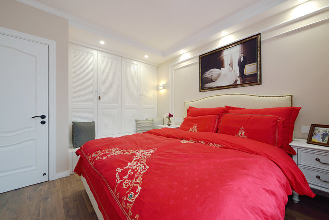 二居 卧室图片来自金煌装饰有限公司在68平米简美婚房的分享