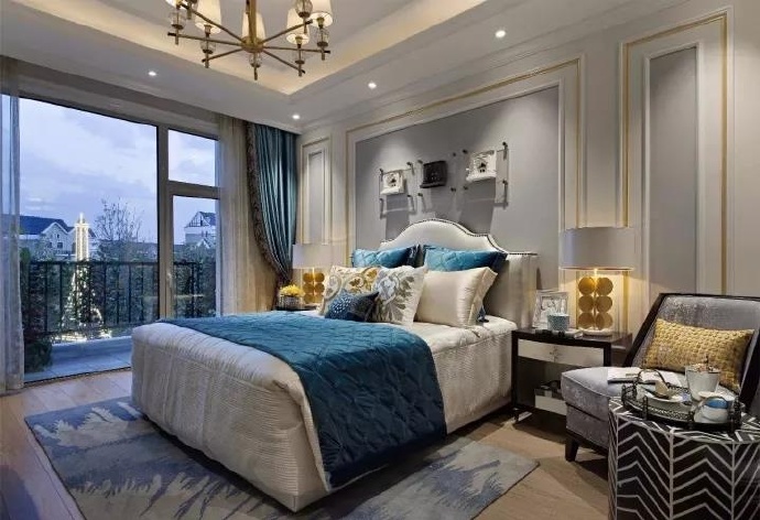 卧室图片来自小装饰在保利领秀山300平美式大宅的分享