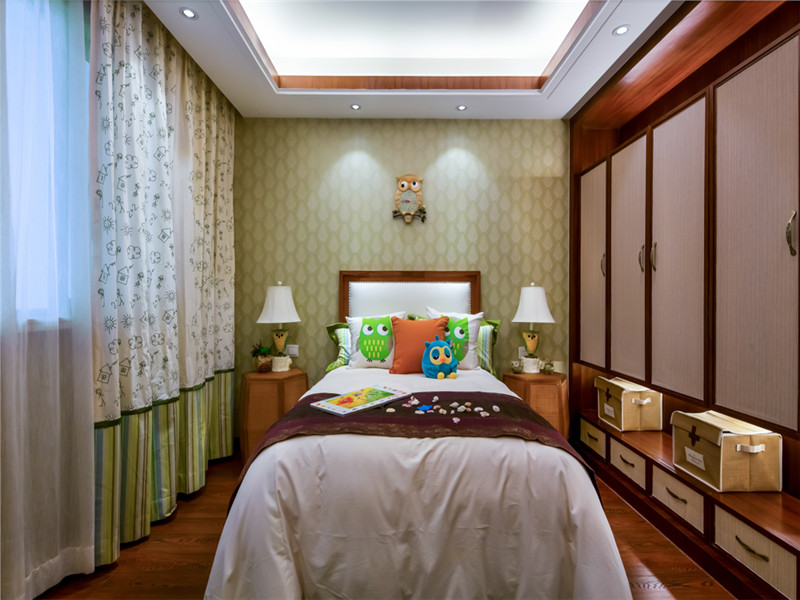 新古典 三居 大户型 收纳 80后 小资 东南亚 卧室图片来自高度国际姚吉智在143平米东南亚风格迷人异域美感的分享