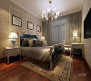主卧采用胡桃木色强化复合地板，家具以白色为主，床头采用壁纸，干净，明亮且温馨