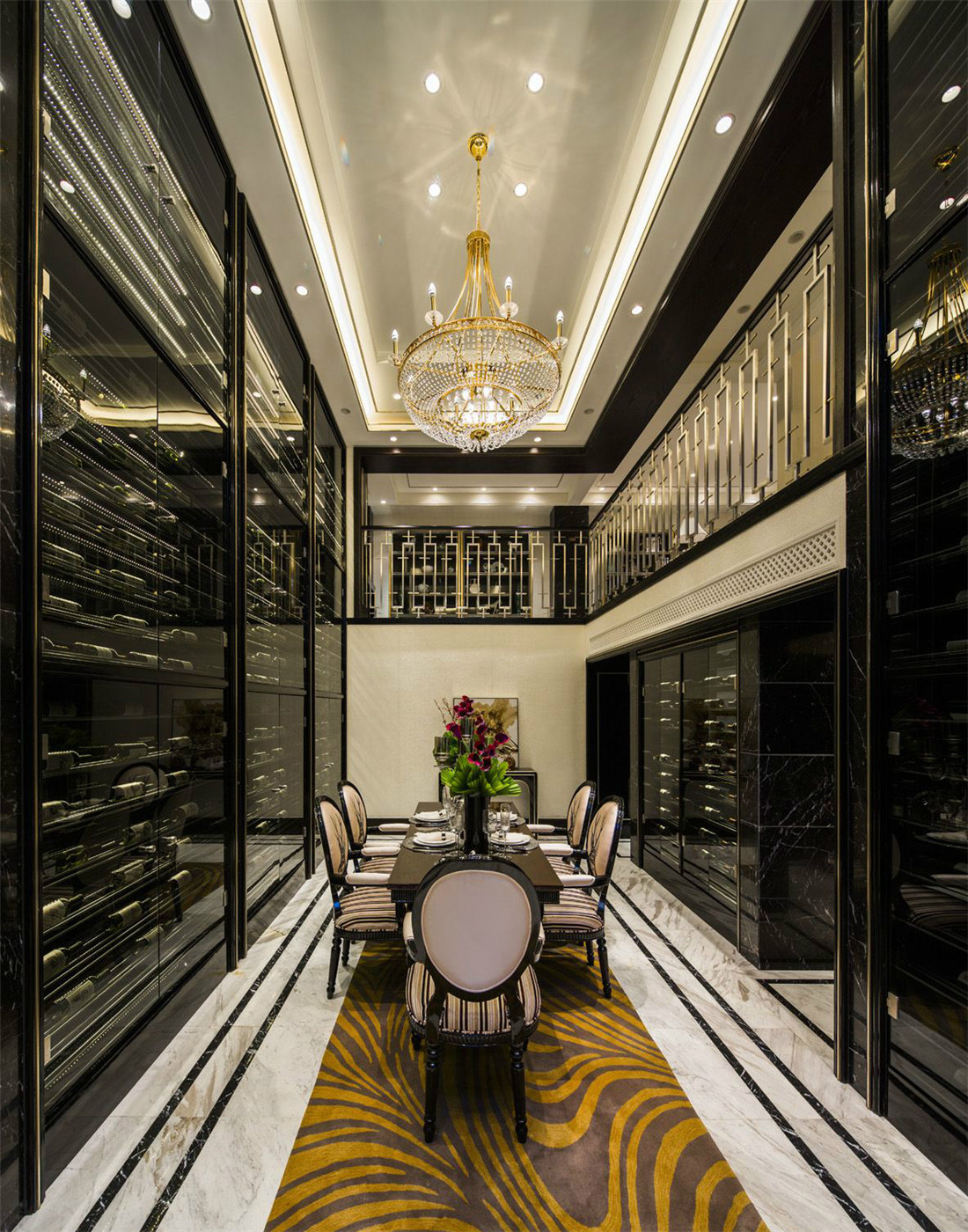 欧式 别墅 复式 跃层 大户型 loft 高帅富 80后 餐厅图片来自高度国际姚吉智在600平米欧式有层次的低调奢华的分享