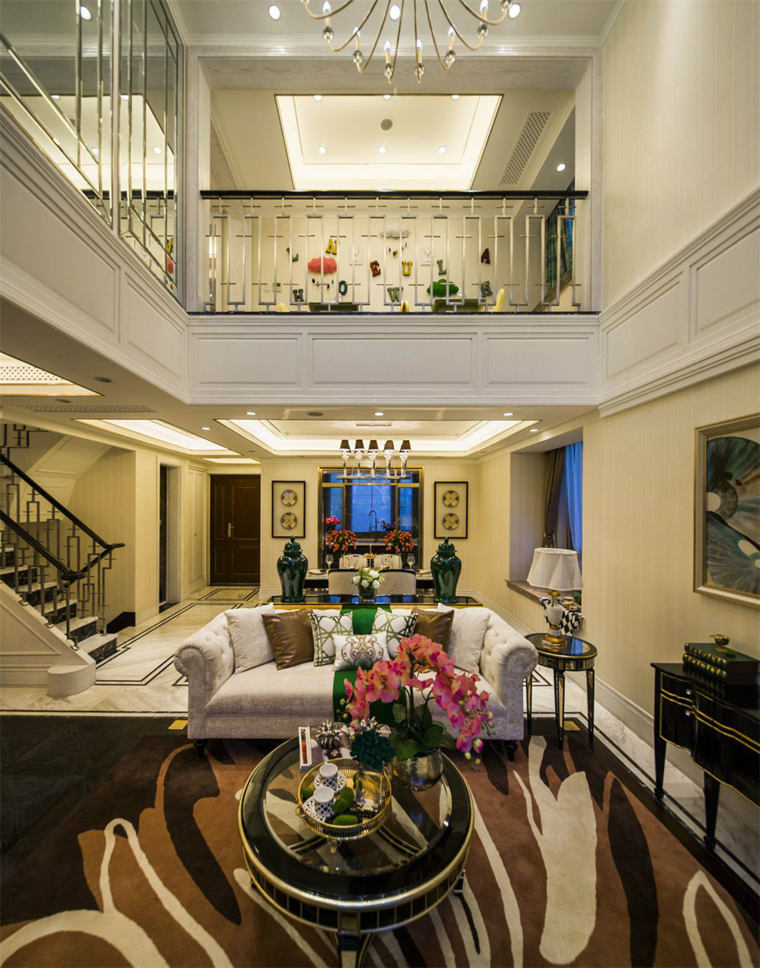 欧式 别墅 复式 跃层 大户型 loft 高帅富 80后 客厅图片来自高度国际姚吉智在600平米欧式有层次的低调奢华的分享