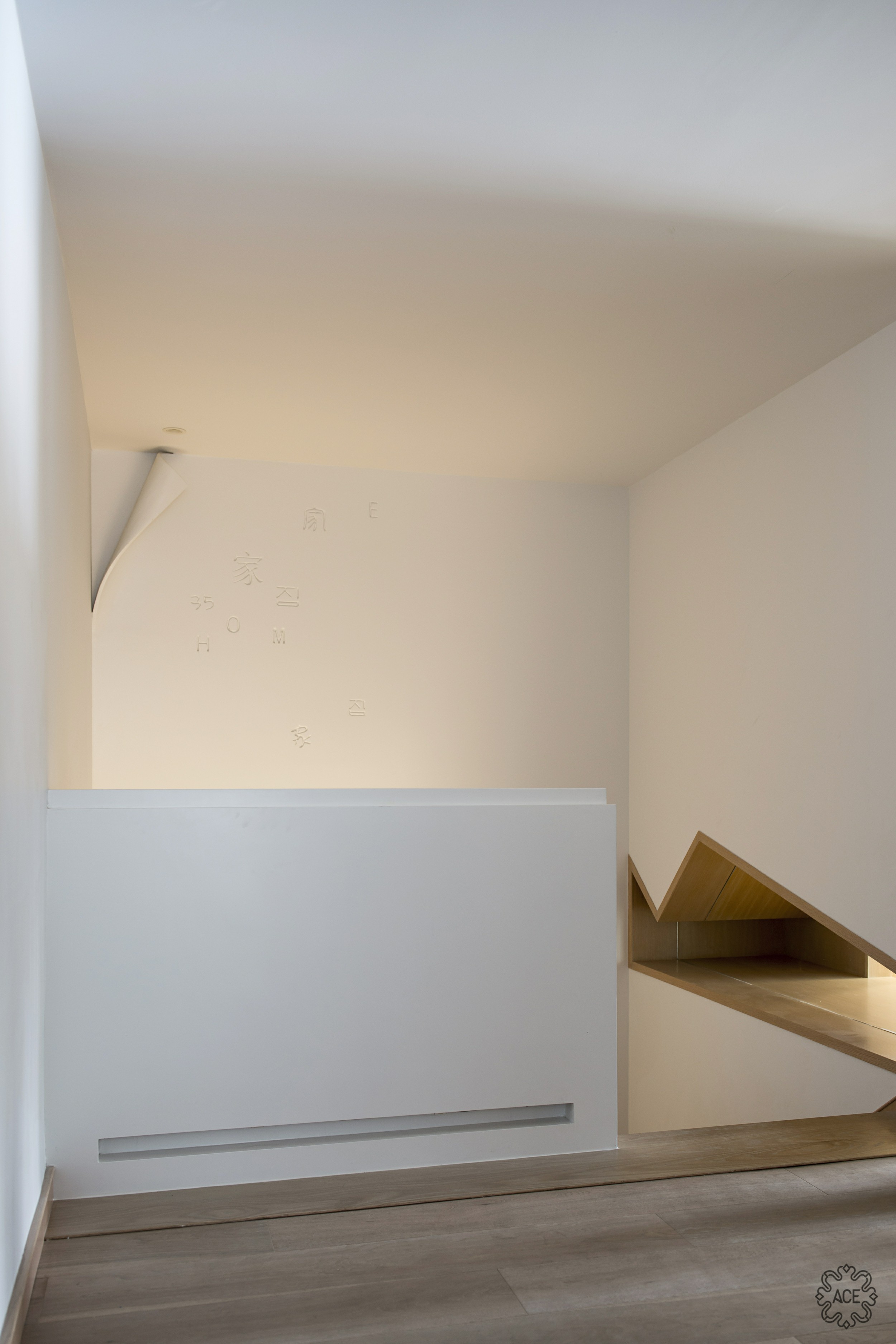 楼梯图片来自谢辉室内定制设计服务机构在温情容器的分享