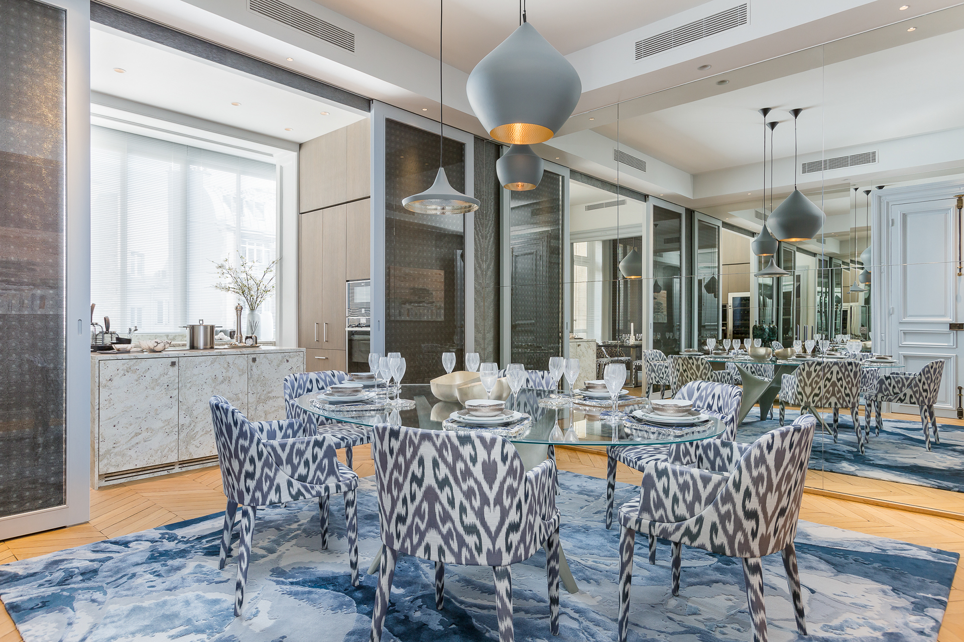 别墅 后现代 餐厅图片来自别墅设计师杨洋在后现代奢华-丽湖春院子的分享
