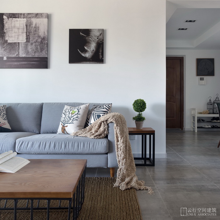 客厅图片来自云行设计-邢芒芒在墨调 丨 给予信任的家的分享