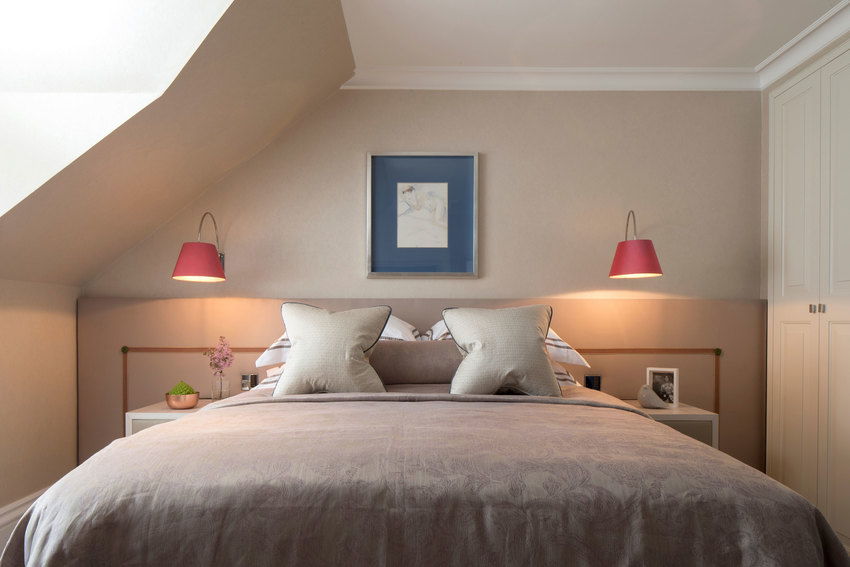 欧式 客厅 卧室 二居图片来自一点装修装饰设计在140平欧式风格不规则户型设计的分享