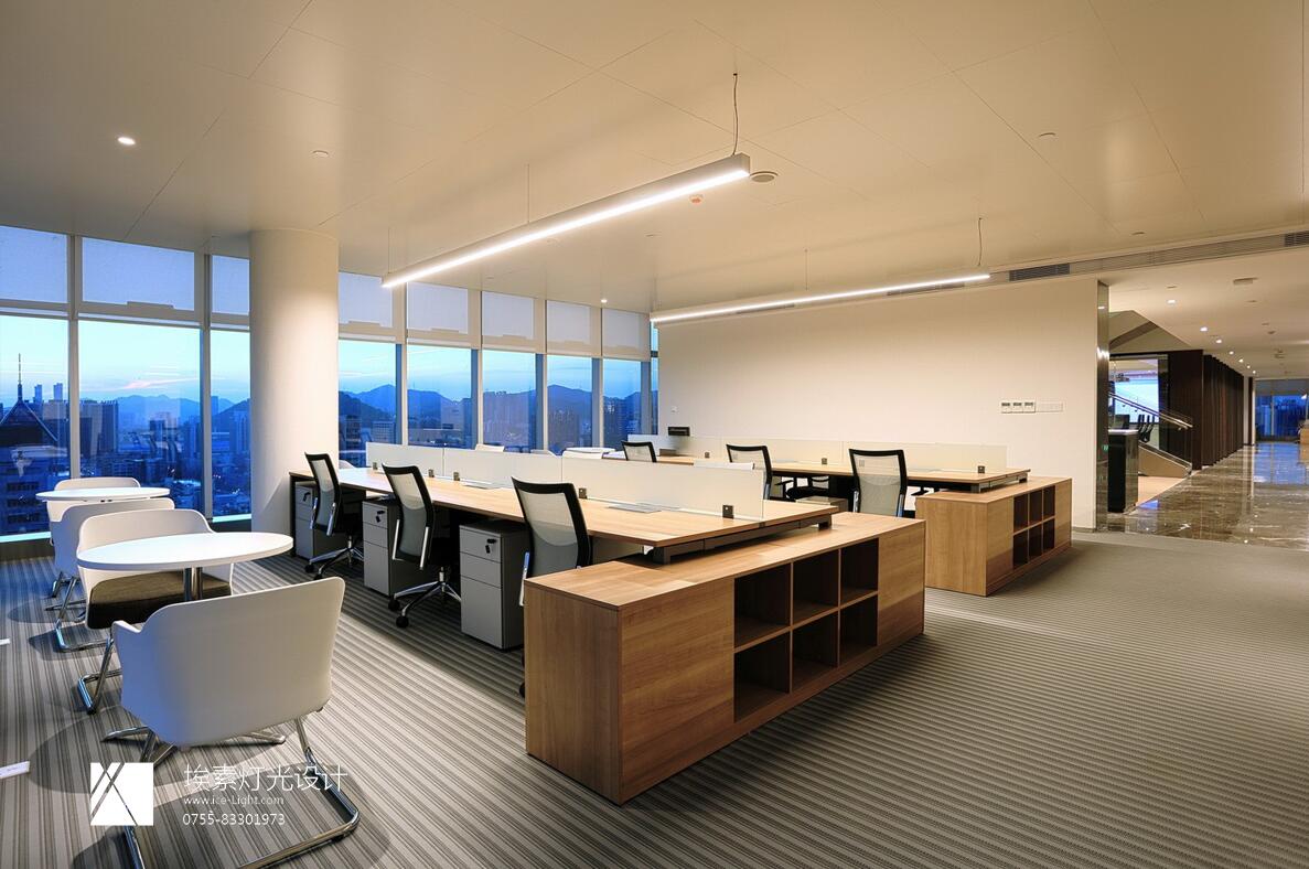 简洁 自然图片来自埃素灯光设计(ICEE)在深圳物质大厦办公顶层灯光设计的分享