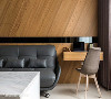 木纹墙面特别以斜向铺贴手法，让空间与材质增添丰富变化性。