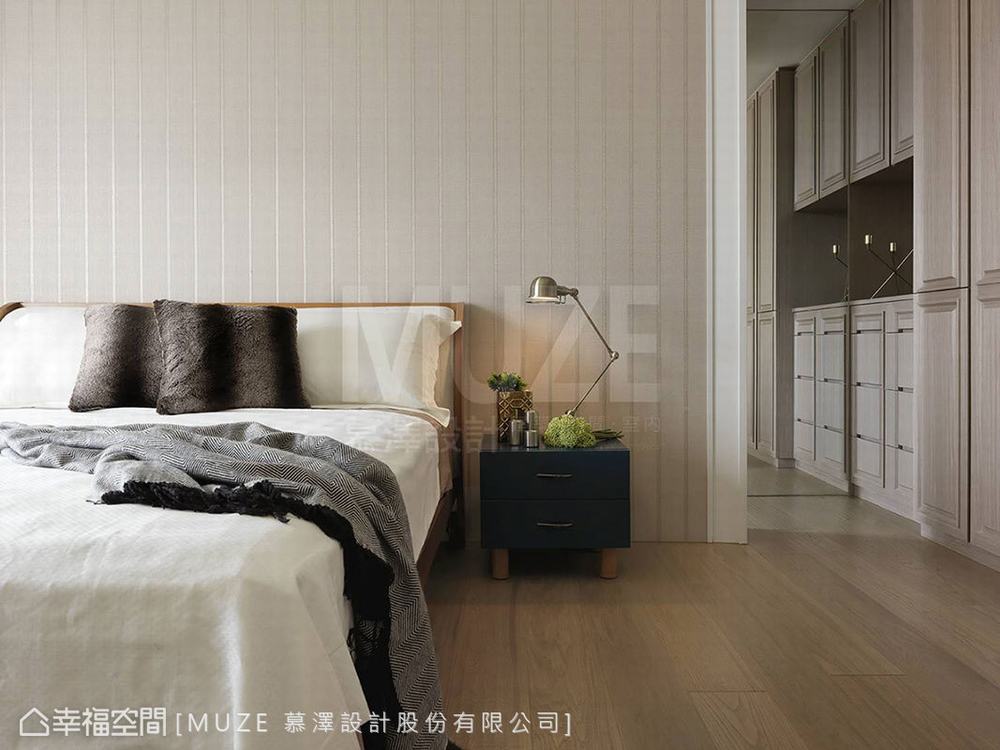 三居 现代 卧室图片来自幸福空间在敦品醇厚 日139平不落英式古典风的分享