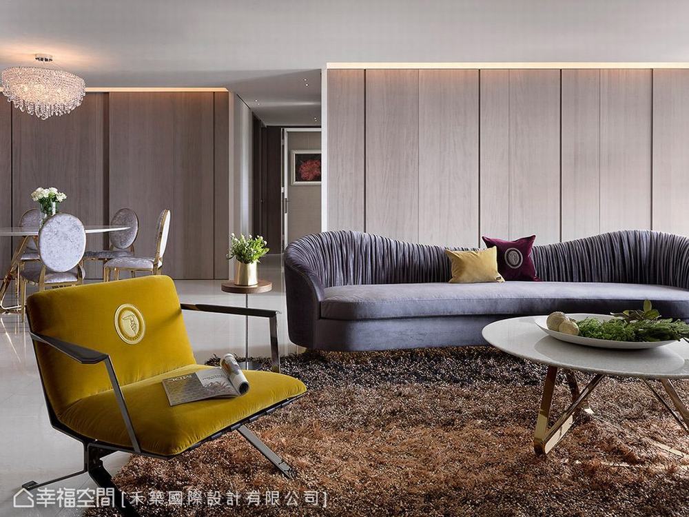 二居 奢华 大户型 客厅图片来自幸福空间在172平疗愈空间中的金色魅影的分享