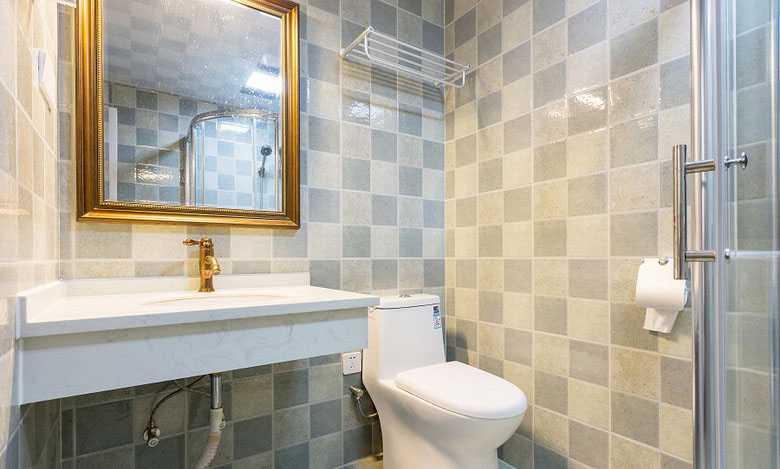 卫生间图片来自家装大管家在淡淡的雅致 110平复古简美3居室的分享