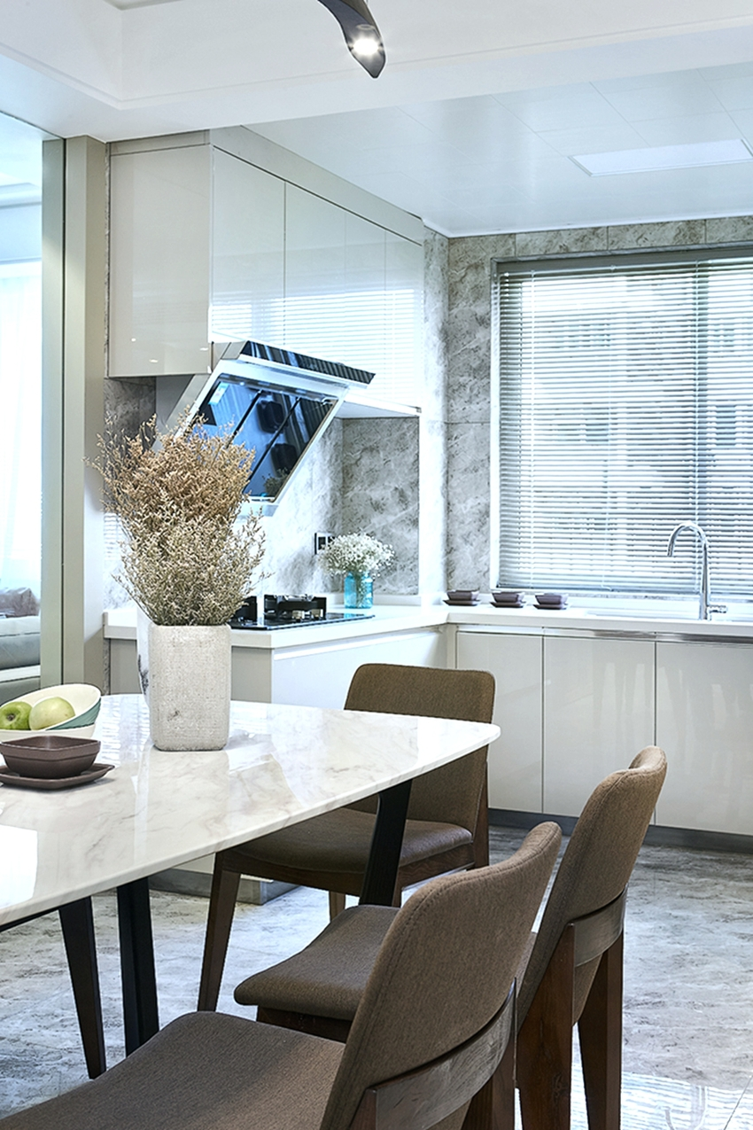 简约 现代 三居 客厅 卧室 厨房图片来自一点装修装饰设计在120平现代简约三居室的分享