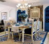 餐厅融于客厅中，在餐具的颜色上选择了浅蓝，保持原有色调的同时又淡化了用餐的沉重感，让用餐氛围变得轻松。