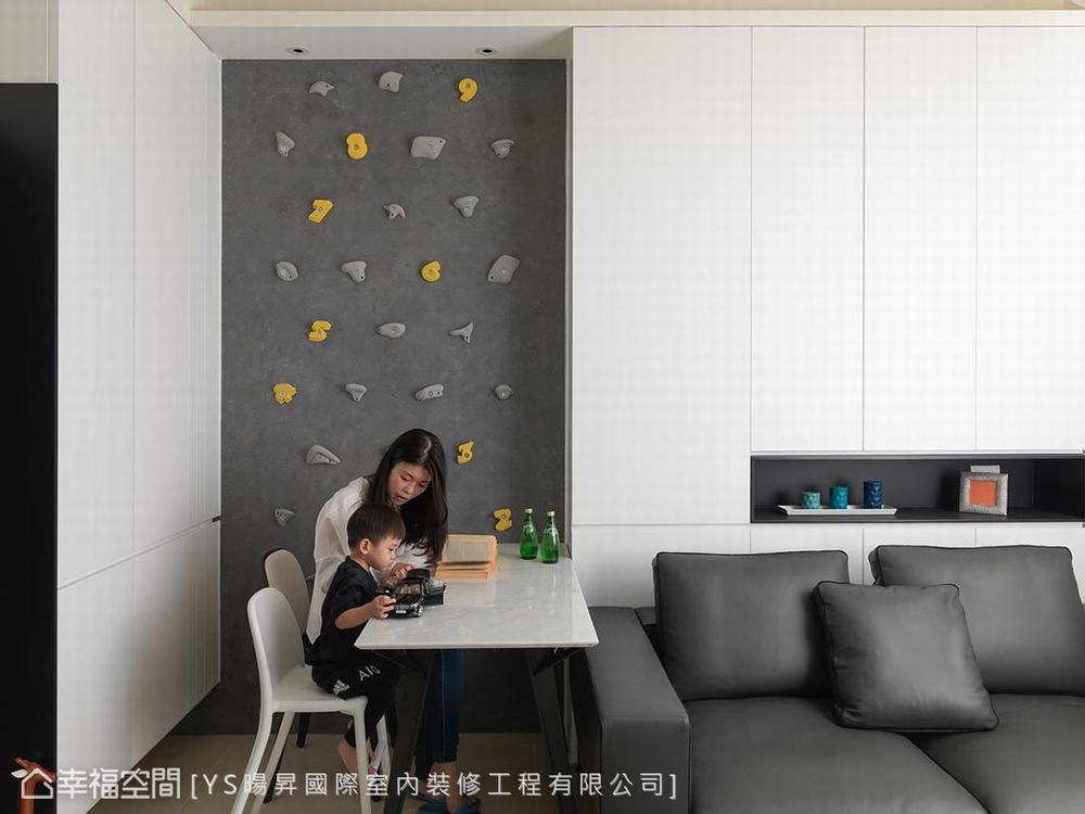 二居 现代 小户型 客厅图片来自幸福空间在现代简约新思维 46平亲子同乐宅的分享