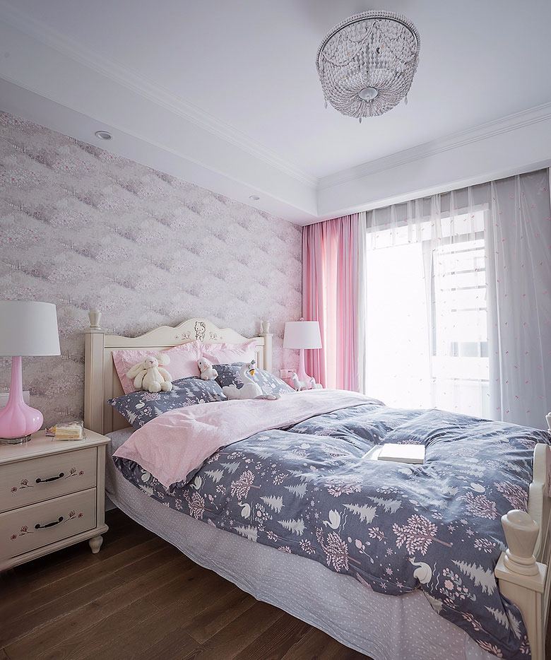 卧室图片来自家装大管家在魅力十足 130平法式时尚贵族生活的分享