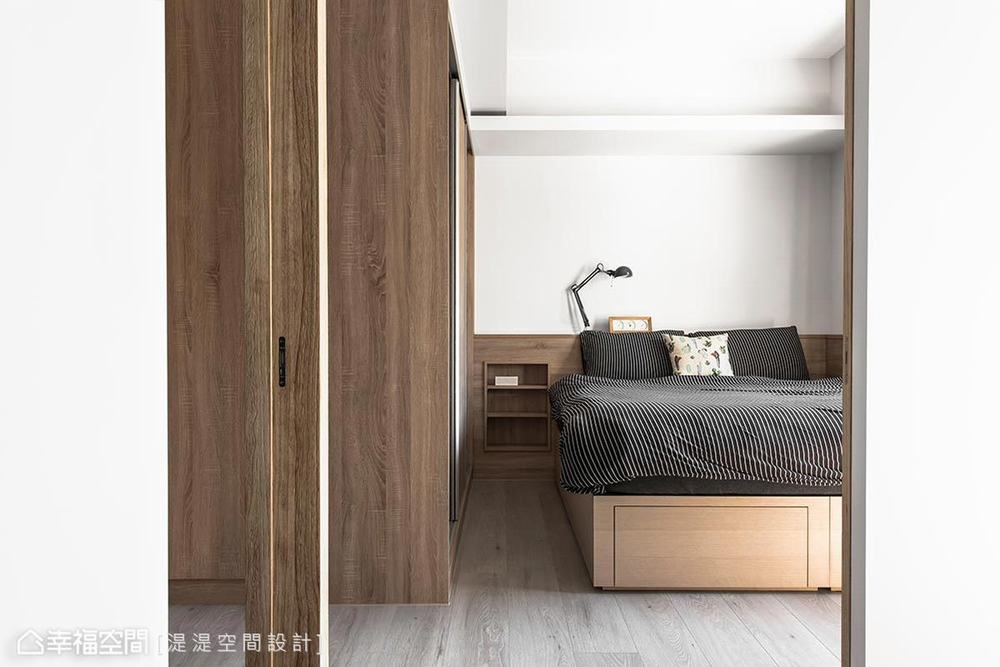 二居 混搭 小户型 卧室图片来自幸福空间在50平老屋翻身 2房1厅木质小宅的分享