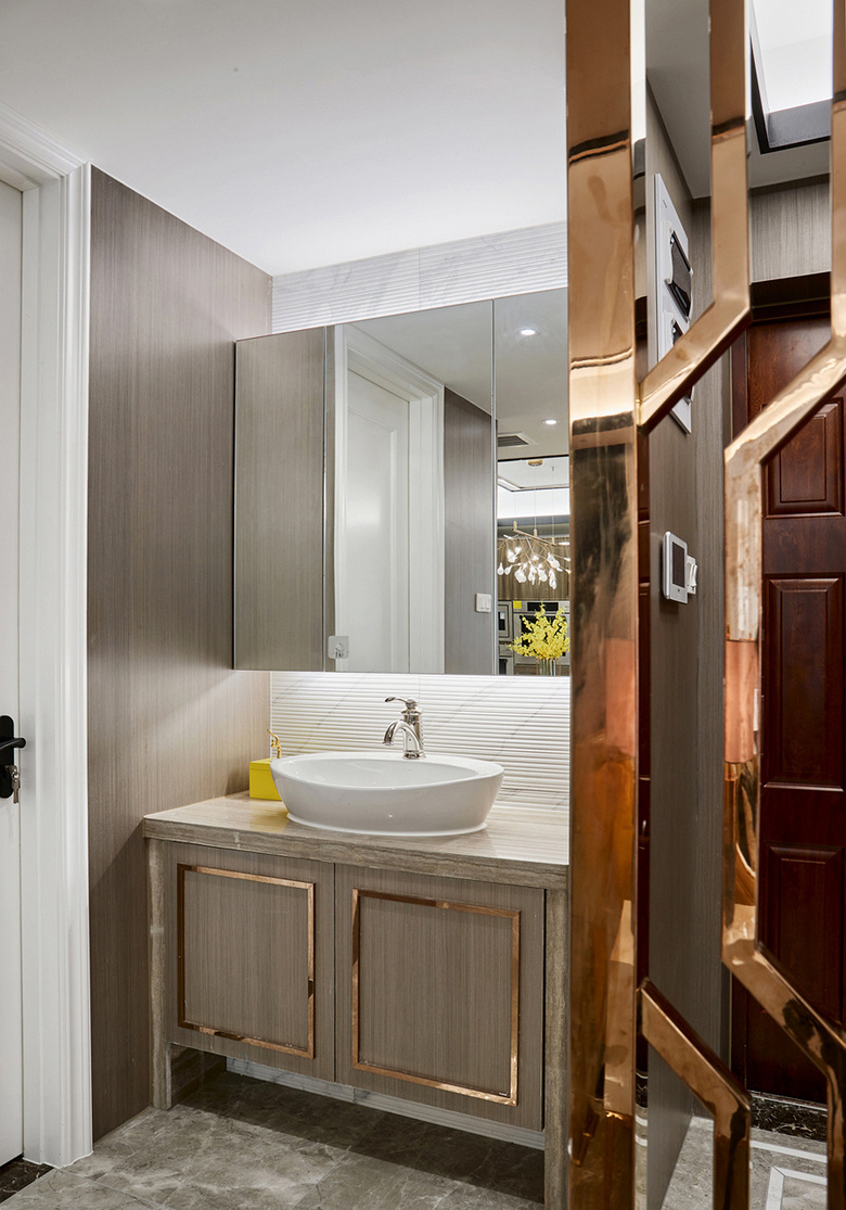 卫生间图片来自家装大管家在145平时尚新中式3居 简洁的韵味的分享