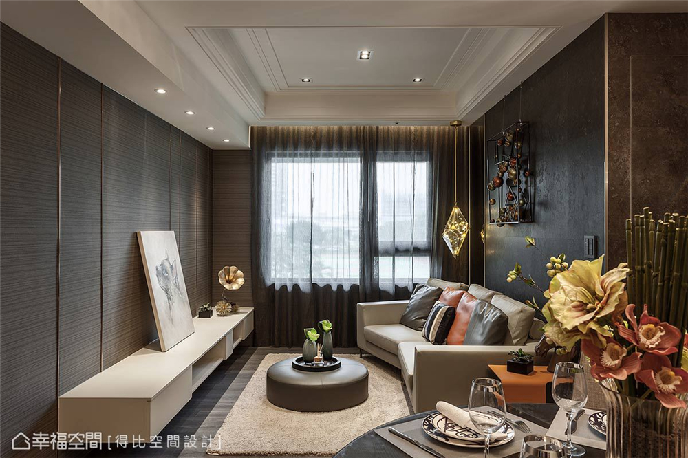 新古典 奢华 三居 客厅图片来自幸福空间在86平｜深色低调奢华古典宅的分享