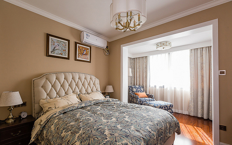 卧室图片来自家装大管家在清新淡雅 108平美式混搭时尚3居的分享