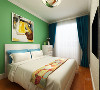 在卧室方面用双人床墙壁挂一些画，既节约了空间也增加卧室的的色彩丰富性