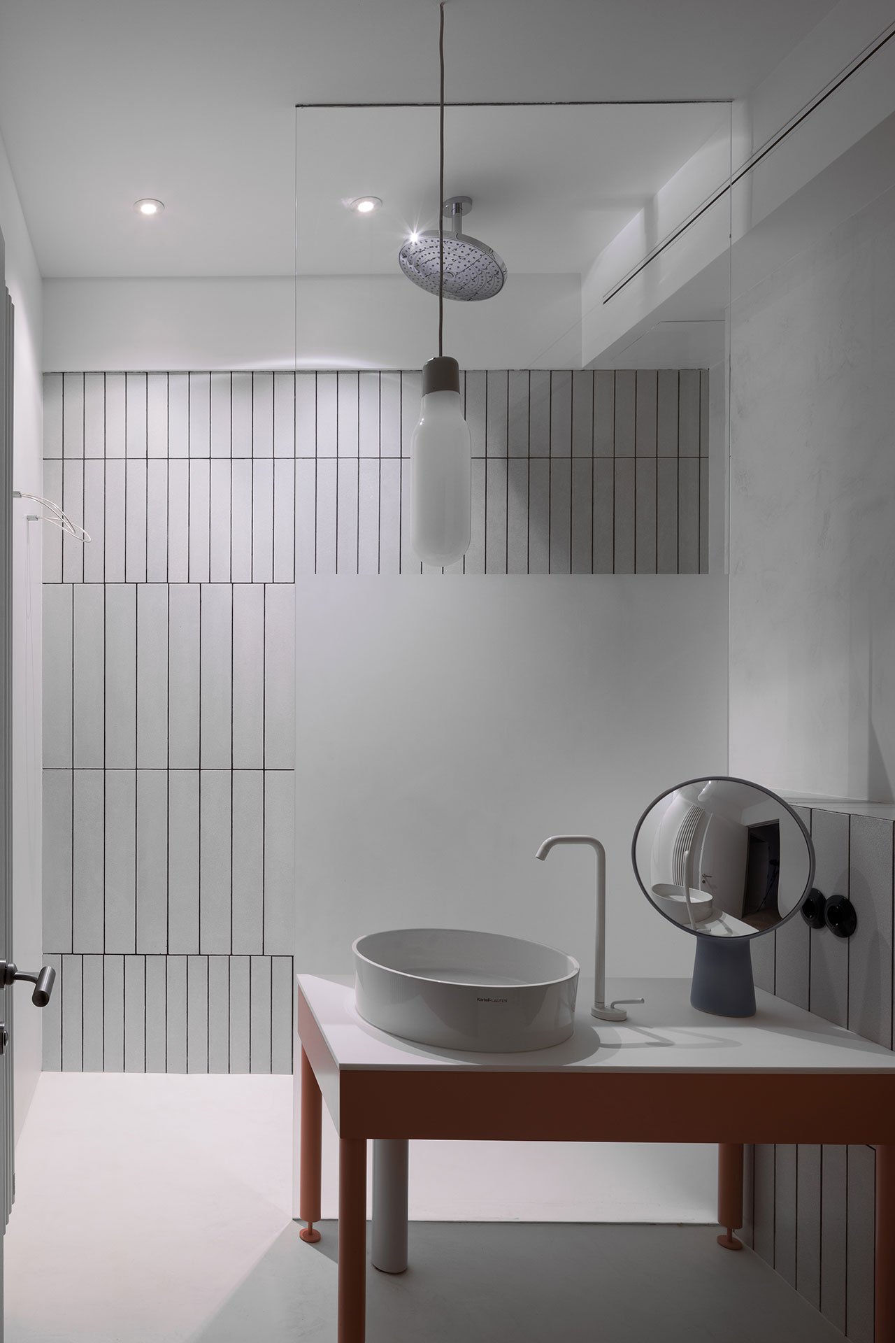 简约 三居 卫生间图片来自别墅设计师杨洋在200平米的极简设计风格的分享