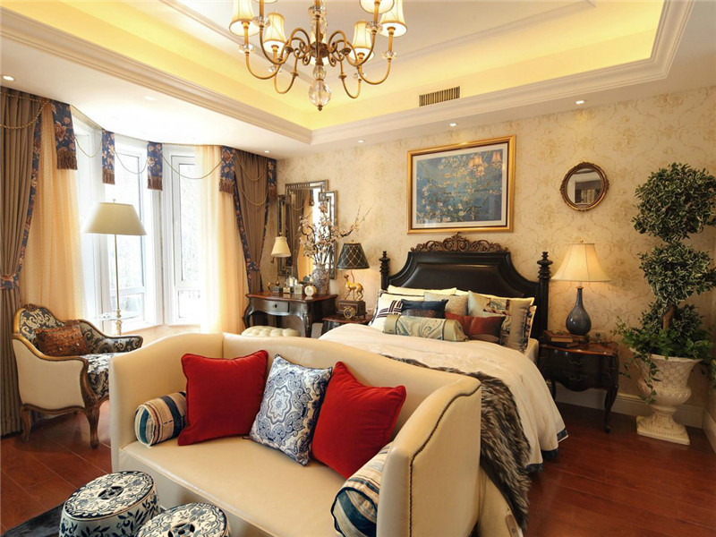 卧室图片来自北京高度国际在法式浪漫--350平米别墅装修的分享
