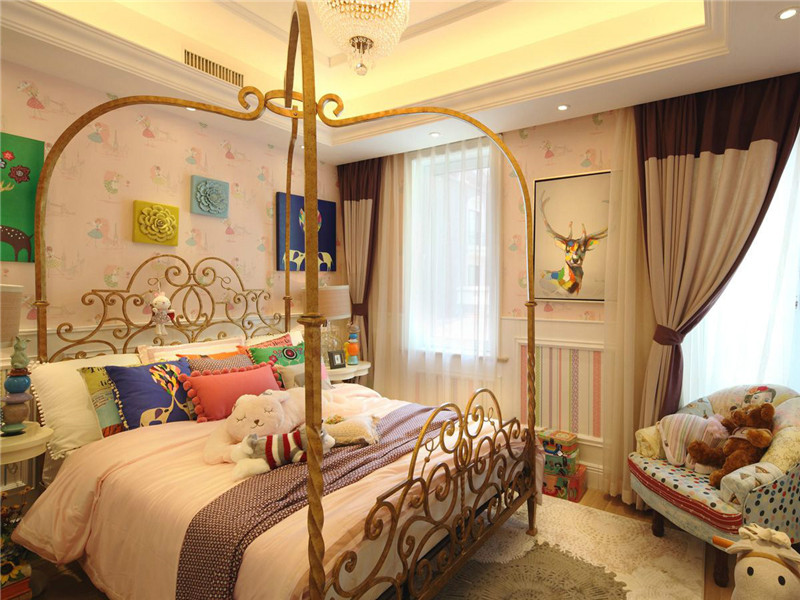 卧室图片来自北京高度国际在法式浪漫--350平米别墅装修的分享