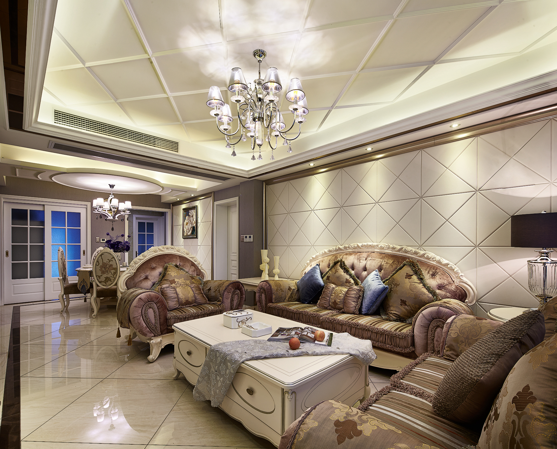 欧式 三居 大户型 复式 跃层 小资 80后 客厅图片来自高度国际姚吉智在135平米欧式三居室生活的恩典的分享