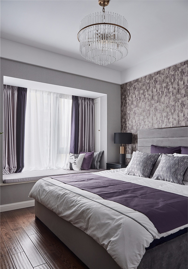 卧室图片来自家装大管家在浅紫色基调 128平美式格调3居室的分享