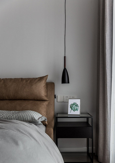 卧室图片来自家装大管家在96平简约北欧 灰色也可以有格调的分享
