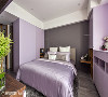 主卧室
以薰衣草紫为主色，床头采深色壁布，搭配胡桃木家具，希望提供屋主安稳的睡眠品质。