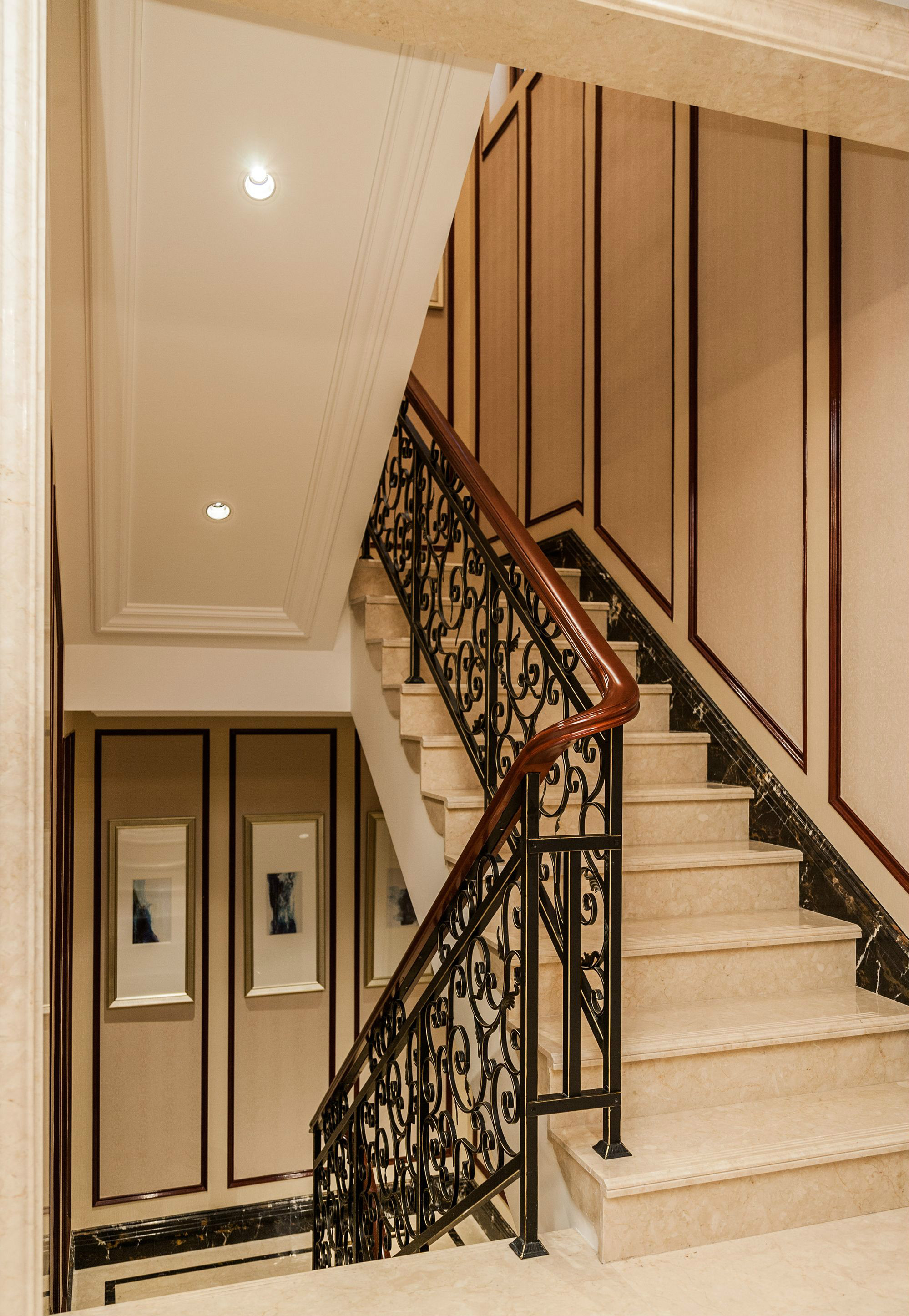 欧式 别墅 跃层 复式 大户型 80后 小资 楼梯图片来自高度国际姚吉智在350平米欧式别墅尽显大气质感的分享