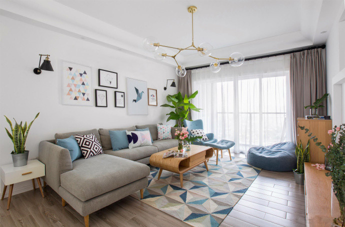 简约 二居 客厅图片来自言白设计在简单的家具的分享