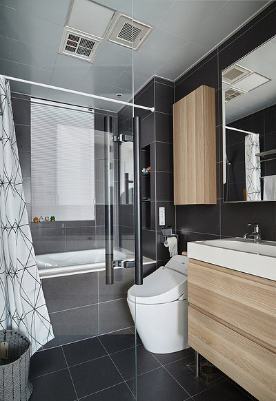 卫生间图片来自家装大管家在极简的舒适 98平北欧风格空间的分享