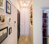入户门厅设计“7”型入墙储物柜并向厨房侧扩大30cm