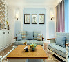 沙发背景设计造型，两侧为独立控制的壁灯