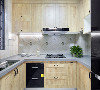 厨房的墙砖采用米色仿古砖搭配浅原木色橱柜和浅灰色石英石台面，很有质感。