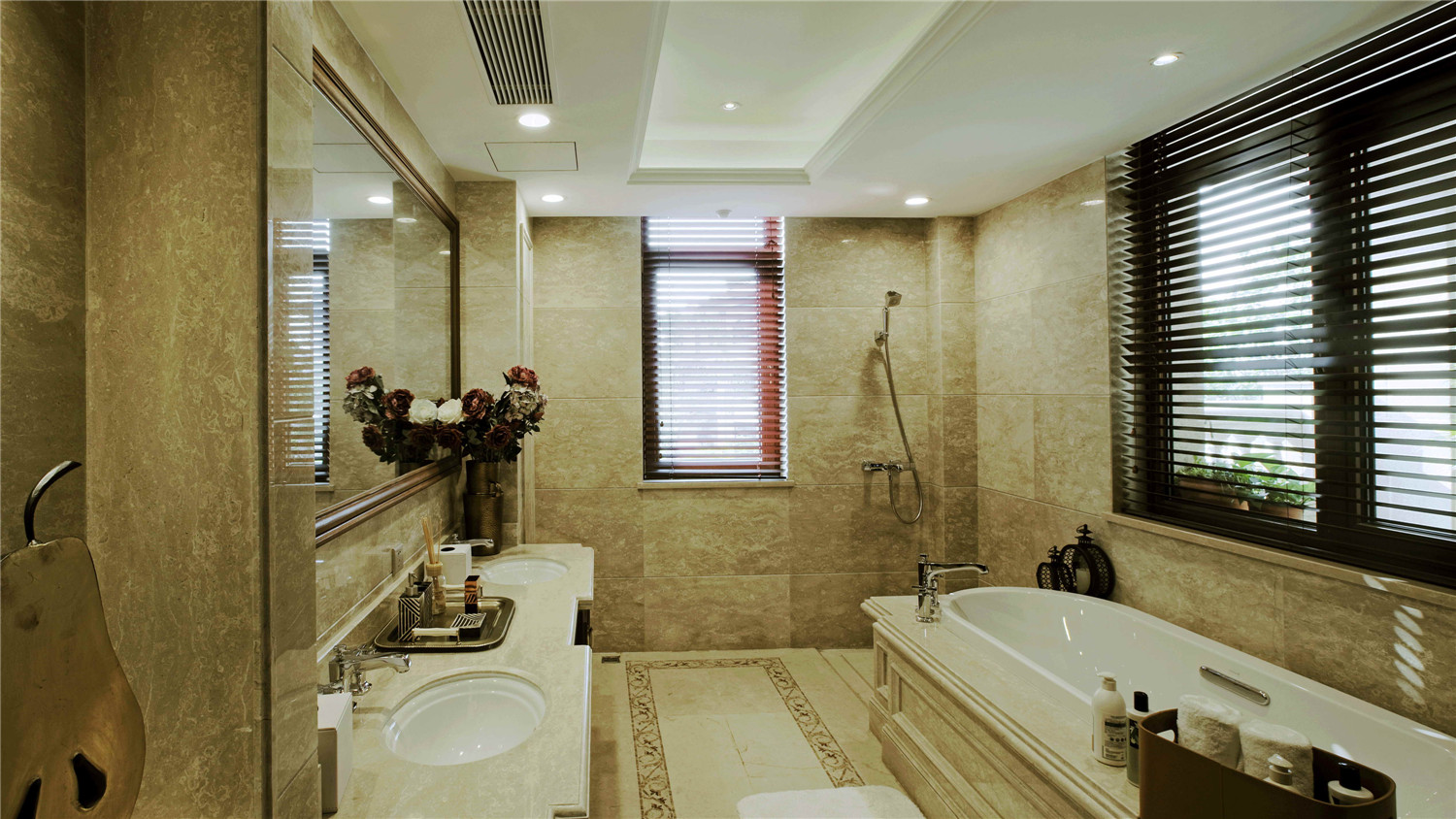 别墅装修 欧式古典 腾龙设计 美式风格 完工实景 卫生间图片来自孔继民在欧式古典风格设计方案的分享